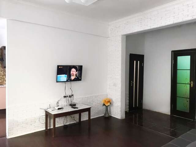 Апартаменты 2х комнатная квартира в Центре Винница-7